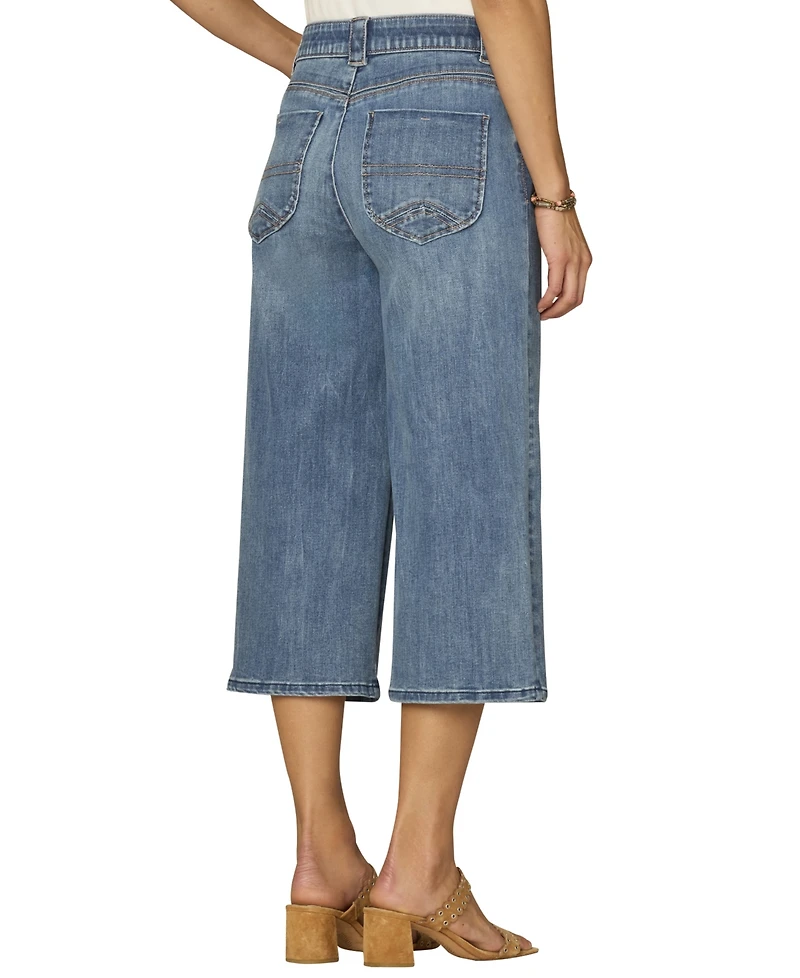 Democracy Petite High-Rise Seamless Floral Embroidery Capri Jeans