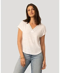 Cable & Gauge Women's Braided Trim Crinkle Tee
