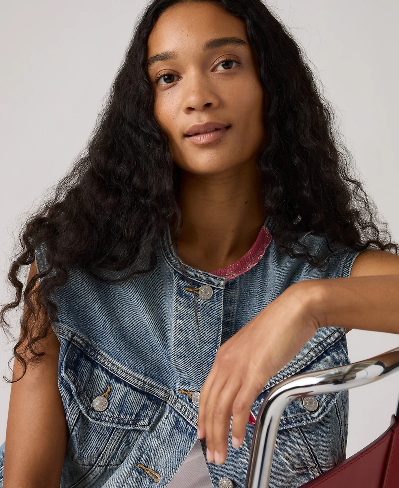 Levi's Women's Relaxed-Fit Sleeveless Trucker Jacket