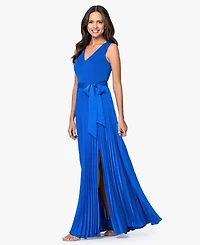 Xscape Women's Sleeveless V-Neck Gown