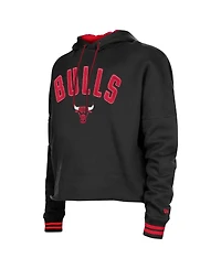 New Era Women's Black Chicago Bulls Boxy Raw Edge Pullover Hoodie