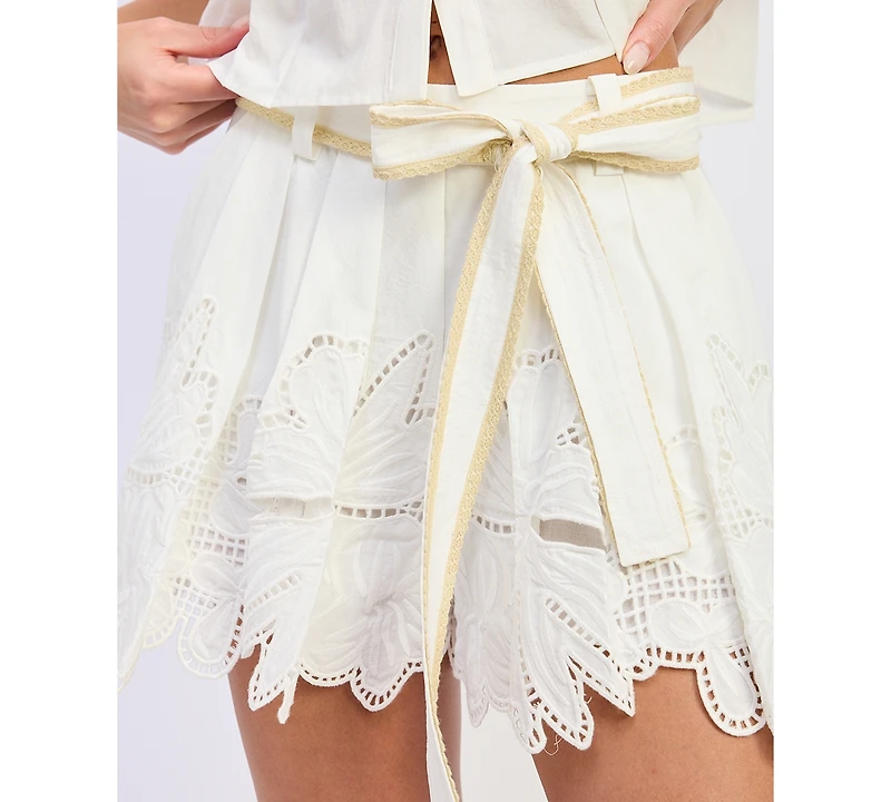 En Saison Women's Anna Embroidered High-Rise Shorts