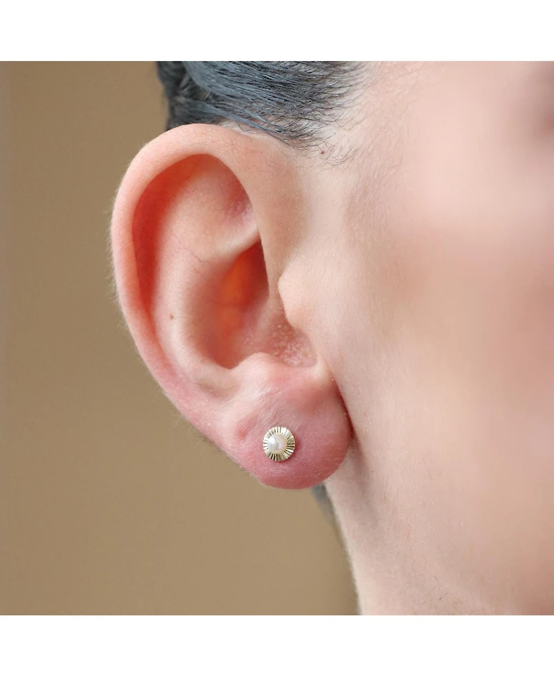 The Lovery Fluted Pearl Screw Back Stud Earrings