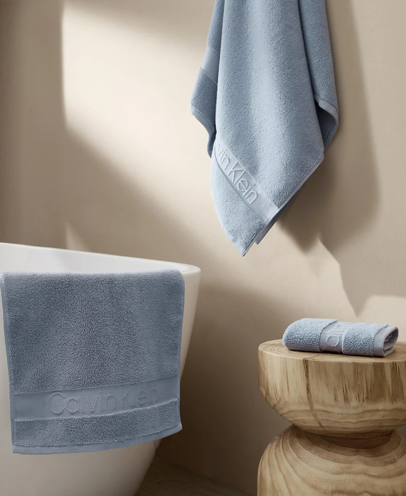 Calvin Klein Iconic Cotton Jacquard 3-Piece Towel Set