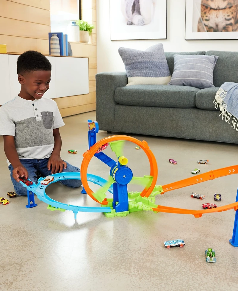 Hot Wheels 1:64 Scale Rapid Launch & Loop Crash & Track Set Playset