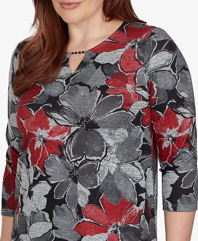 Alfred Dunner Petite Classic Textured Floral Split Neck Pocket Top