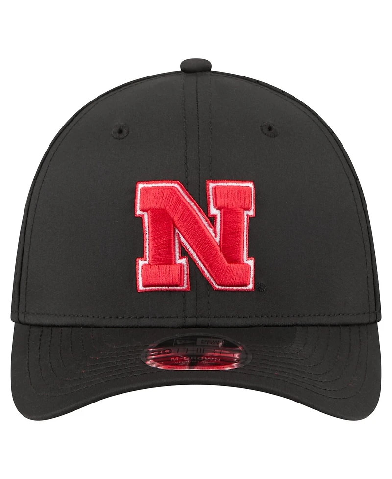 New Era Men's Black Nebraska Huskers 39THIRTY M-Crown Flex Fit Hat