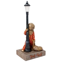 Light-Up Lamp Post Sam Statue - Trick 'r Treat