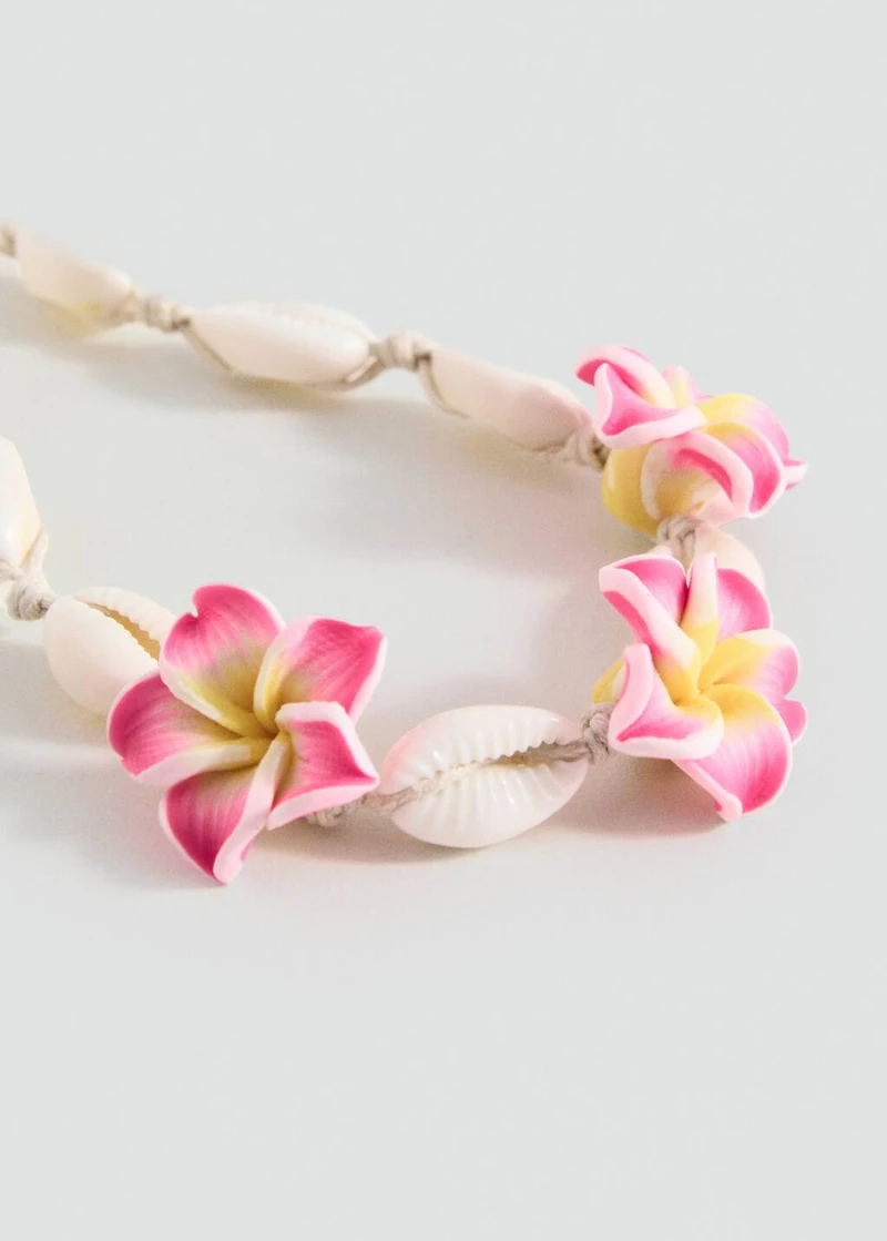 Shell choker necklace