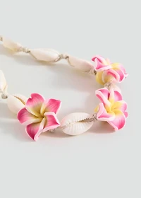 Shell choker necklace