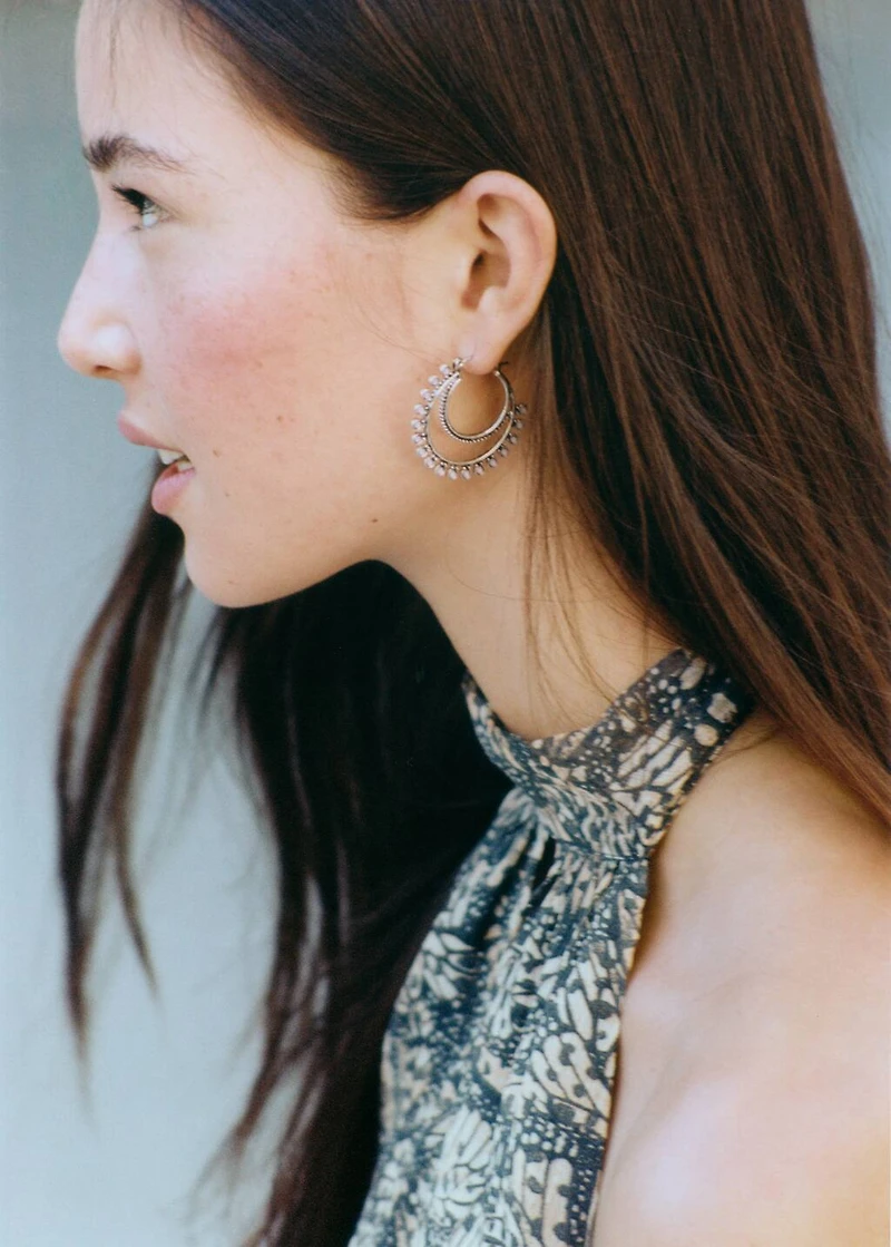 Semi-hoop earrings quartz detail