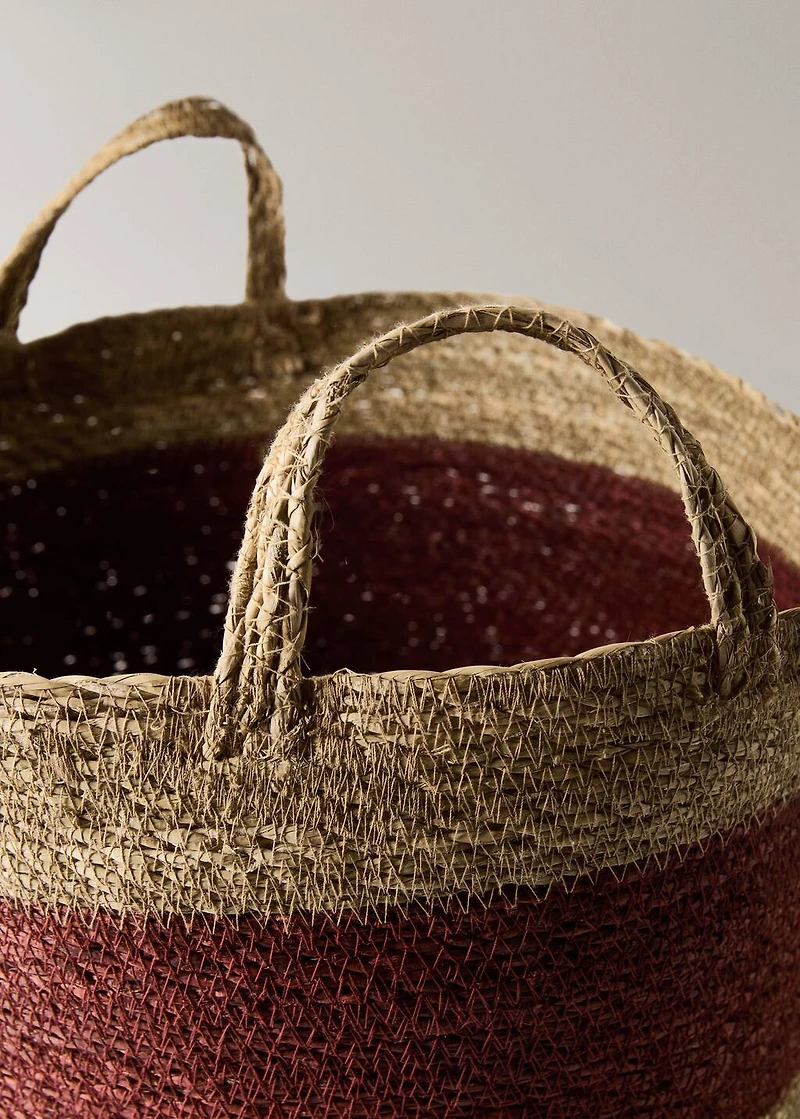 Round two-tone seagrass basket