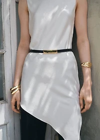 Thin belt with metal detail