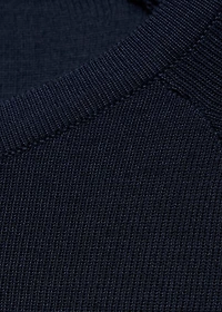Long-sleeved fine-knit sweater