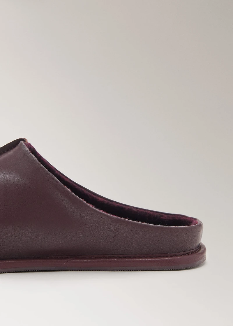 Leather clogs with stitching detail