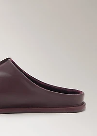 Leather clogs with stitching detail