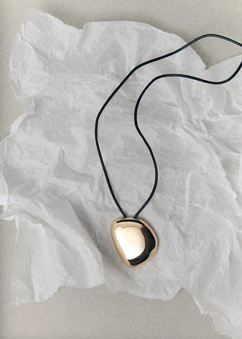 Metal pendant necklace