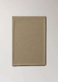 100% resin-coated linen tablecloth with contrasting overlock for 6 to 8 diners