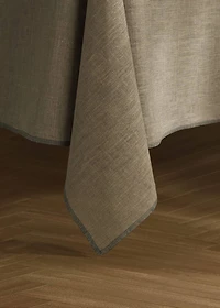 100% resin-coated linen tablecloth with contrasting overlock for 6 to 8 diners