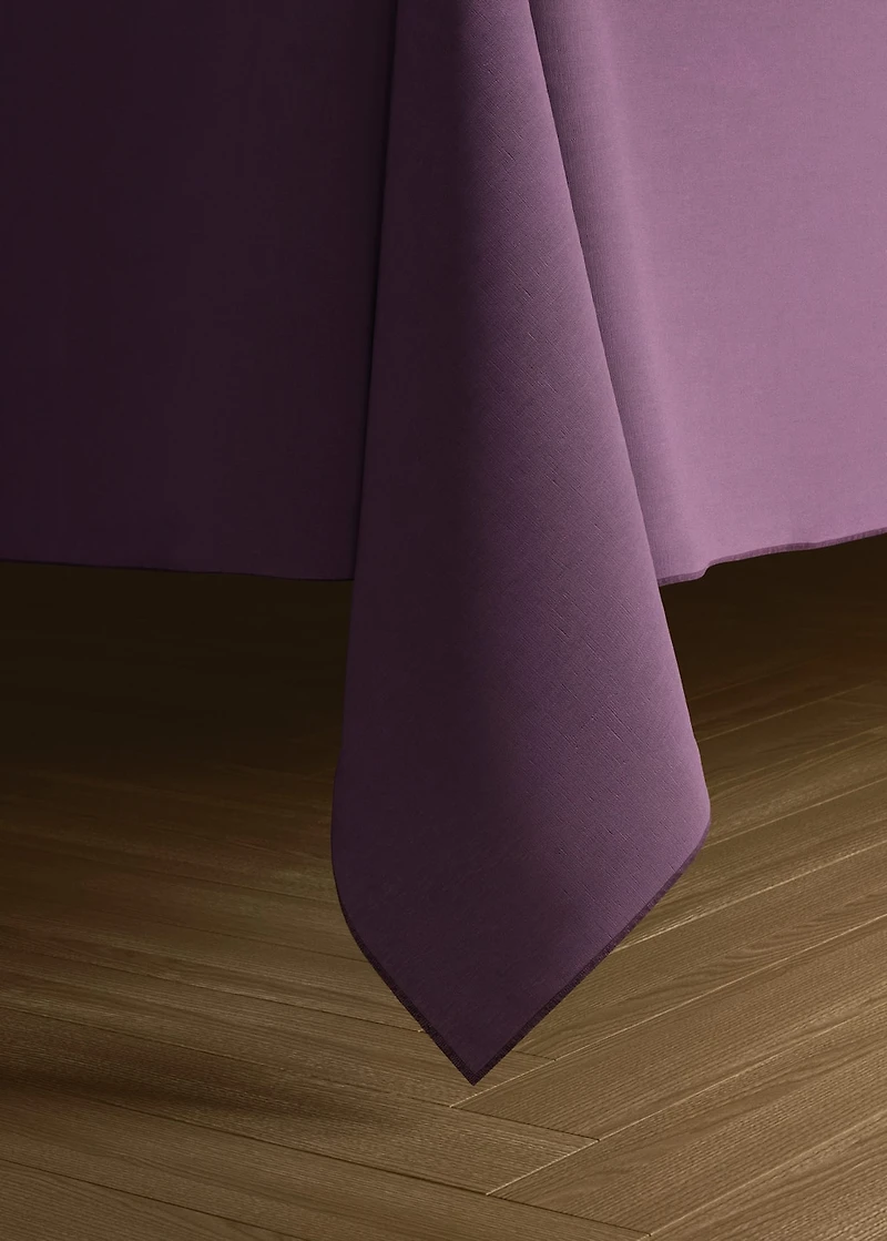 Resin-coated 100% linen tablecloth with contrasting overlock for 6 to 8 diners