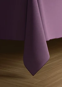 Resin-coated 100% linen tablecloth with contrasting overlock for 6 to 8 diners