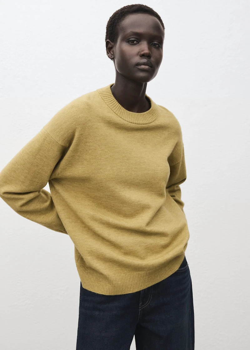 Oversized sweater with ribbed trim