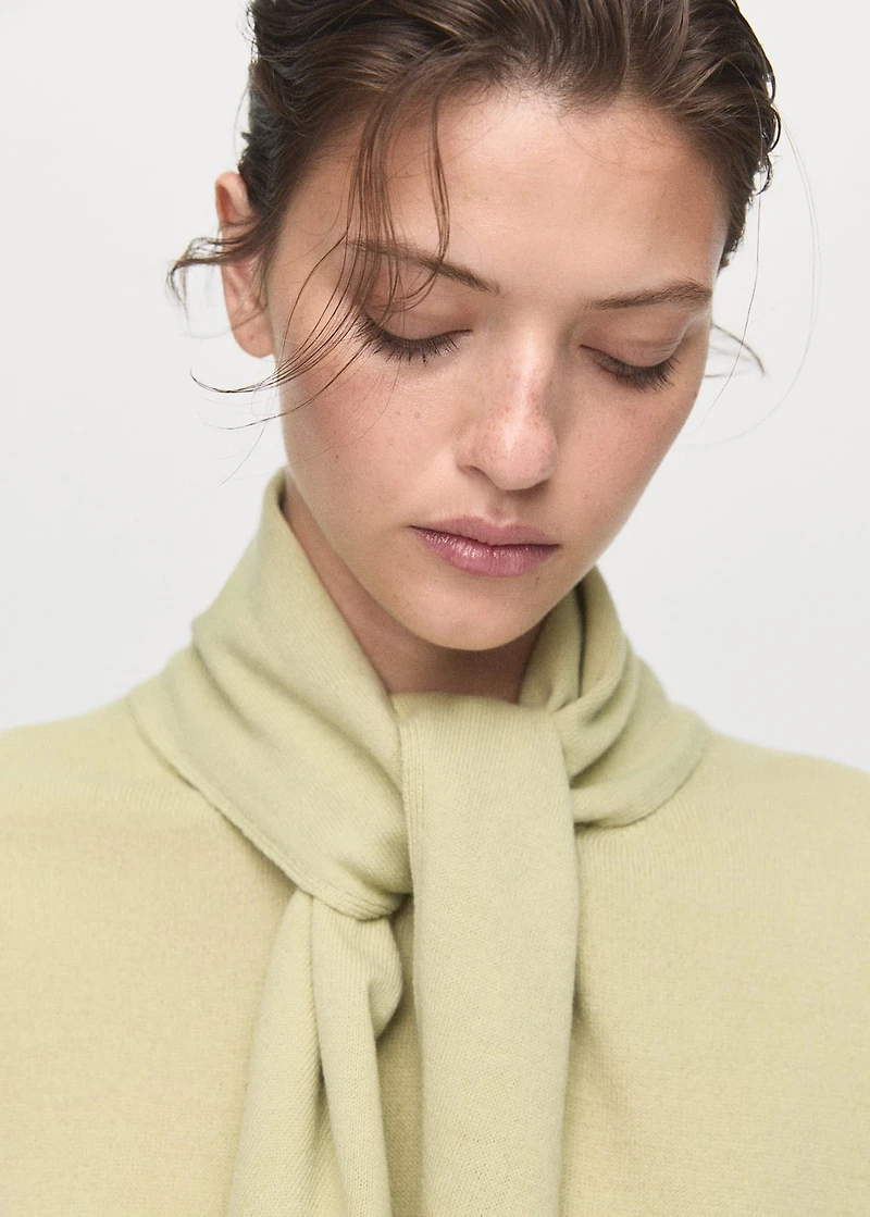 Short-sleeved sweater with scarf