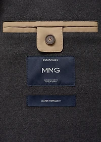 Water-repellent jacket with pockets