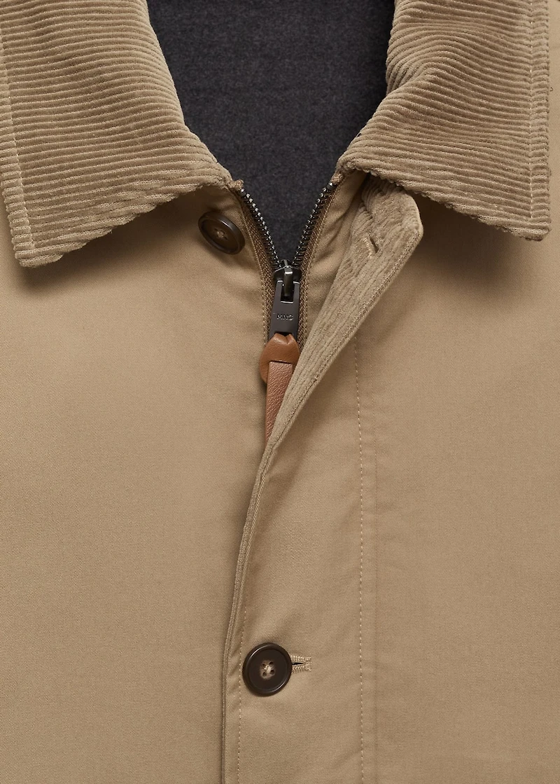 Water-repellent jacket with pockets