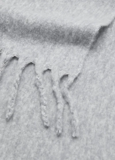 Fringes knit scarf