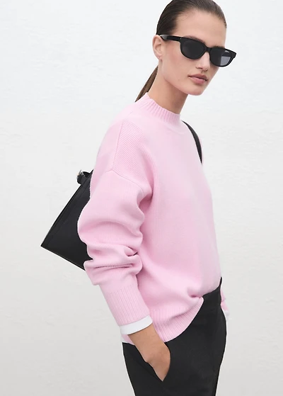 High collar sweater
