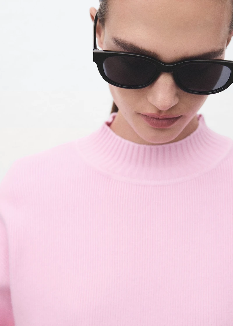 High collar sweater