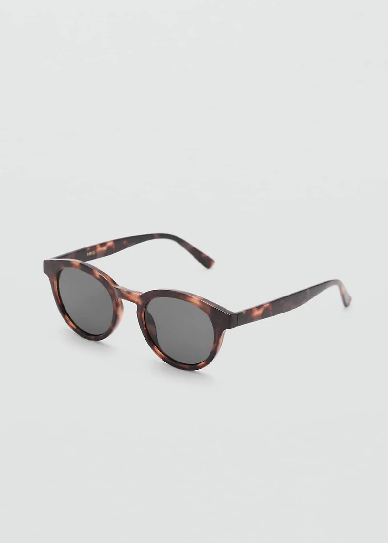 Round-framed sunglasses
