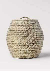 Medium natural fiber basket with oval design