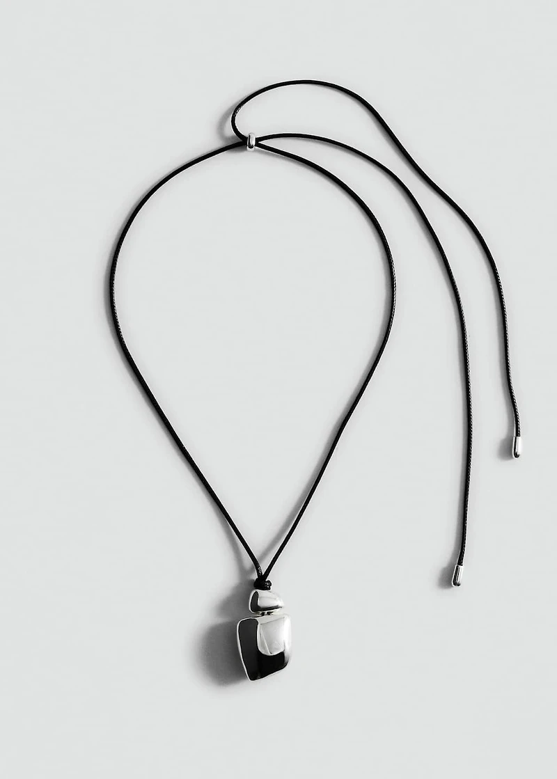 Metal pendant necklace