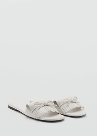 Fringed sandals with bow detail