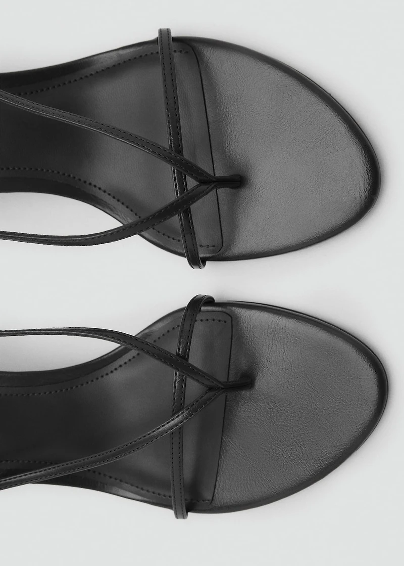 Heeled sandals with thin strap