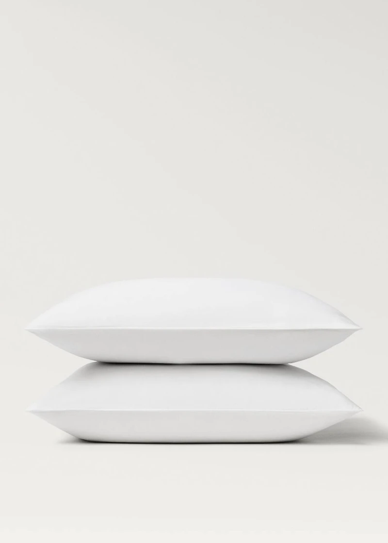 Two 500-thread count cotton percale pillowcases with rounded piping detail 60x60 cm