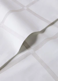 Percale cotton top sheet with a checked print for cm bed