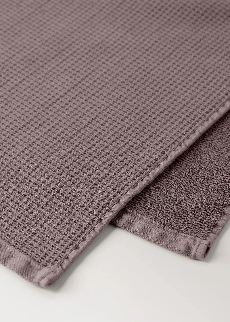 Reversible cotton guest towel