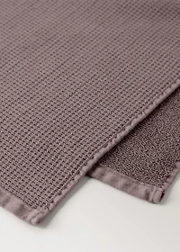 Reversible cotton guest towel