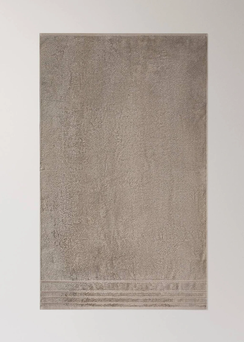 Cotton bath towel with embroidered dots