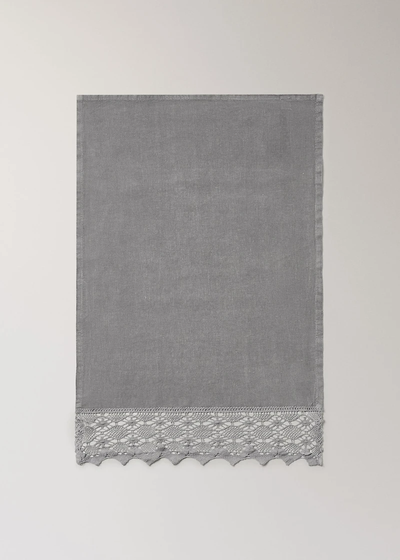 Linen towel with lace edging