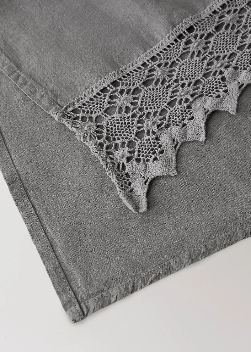 Linen towel with lace edging
