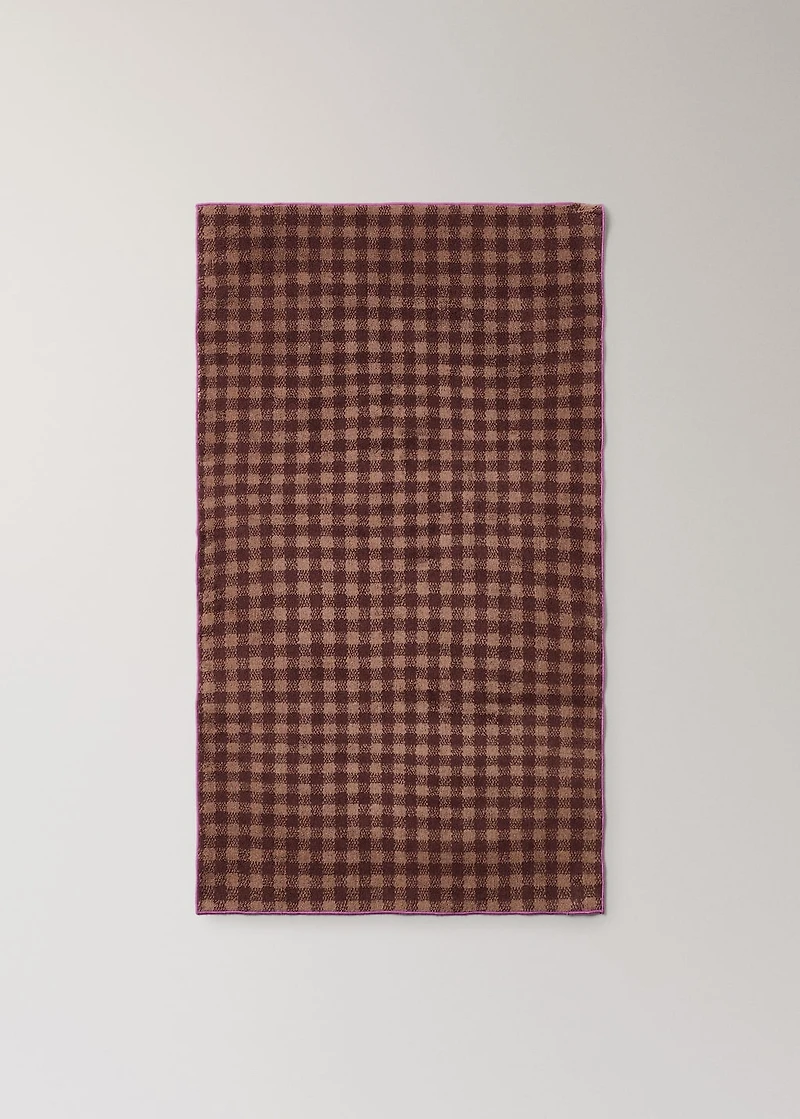 Cotton check-print washbasin towel with overlock stitching