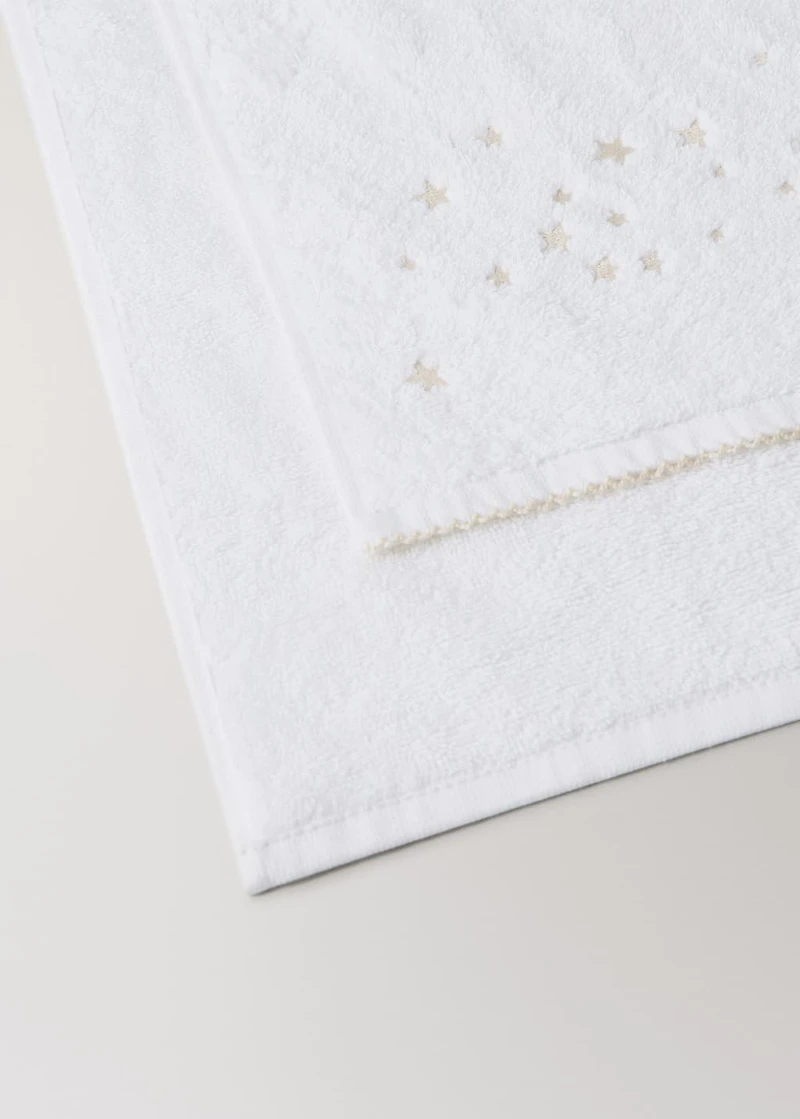 Children's bath towel with embroidered stars
