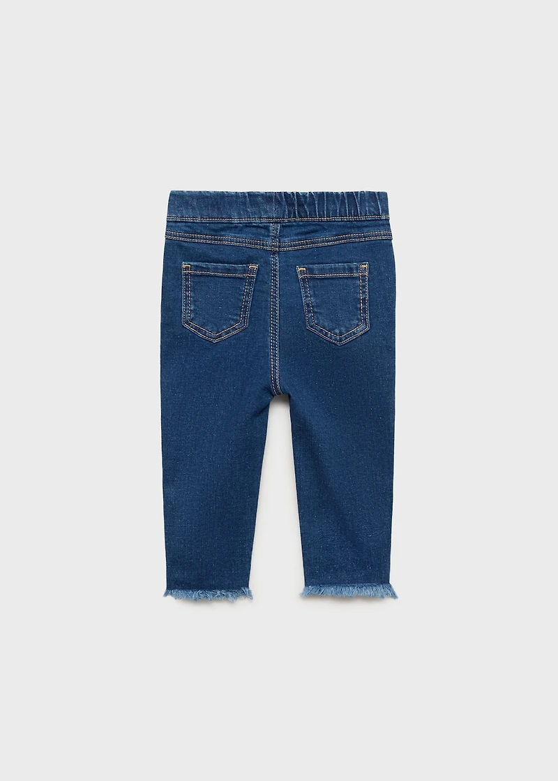 Skinny jeans with frayed hem