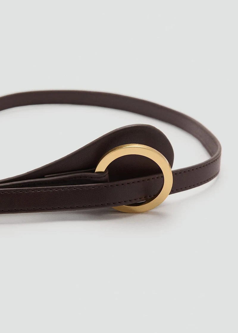 Thin belt with maxi-buckle