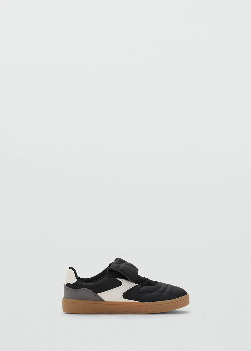 Sneakers with folded tongue