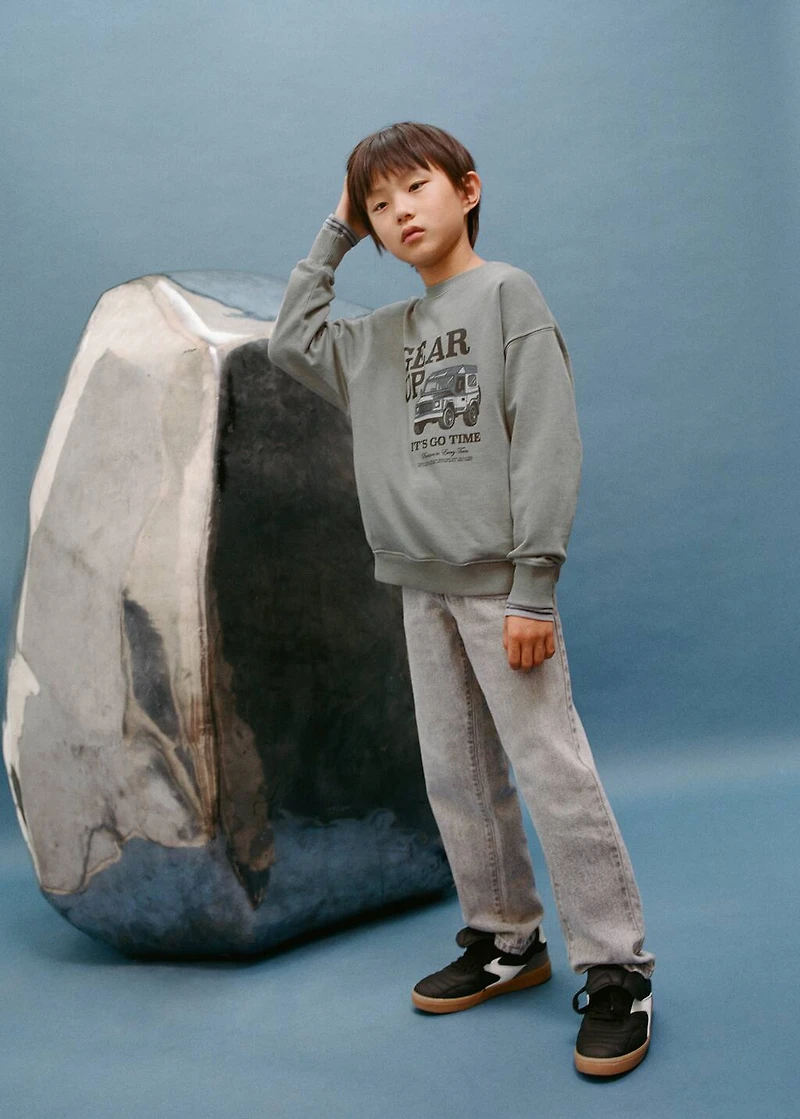 Sneakers with folded tongue